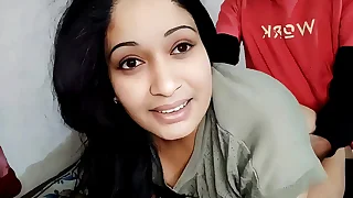 ट्रेनी Teen 18  कॉलेज नर्स गर्ल को हॉस्टल रूम पर पेला&comma; हिंदी आवाज